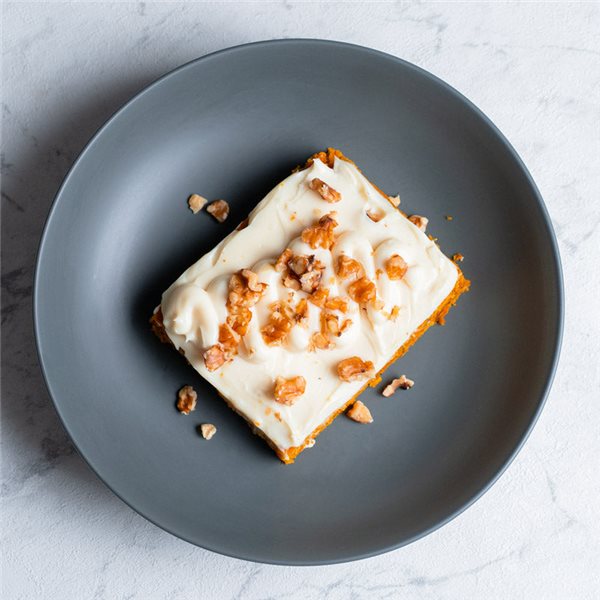 Carrot cake-lateral