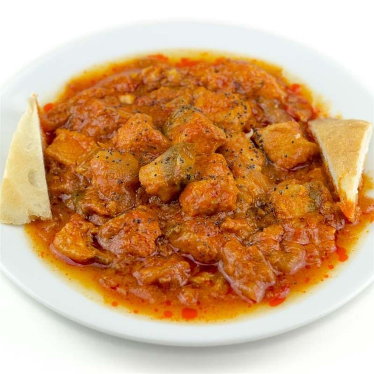 Cazón con tomate casero