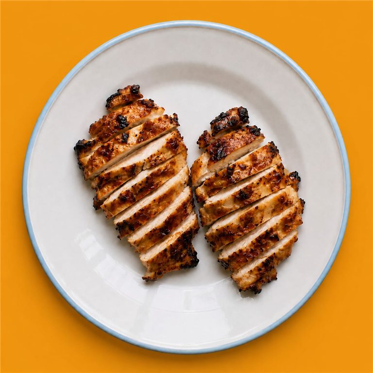 Contramuslos de pollo de corral marinados con yogurt y especias