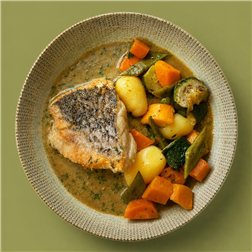 Corvina al mojo verde Canario con hortalizas al horno