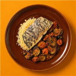 Corvina asada con ratatouille a la mediterránea y cuscús