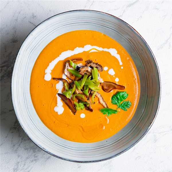 Crema de lenteja roja estilo thai-lateral