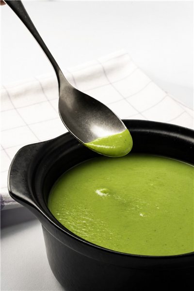 Crema fría de guisantes, puerro y hierbabuena-detalle