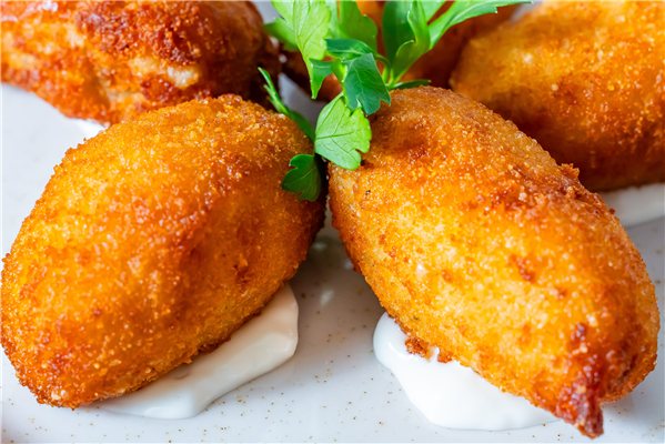 Croquetas de bacalao-lateral