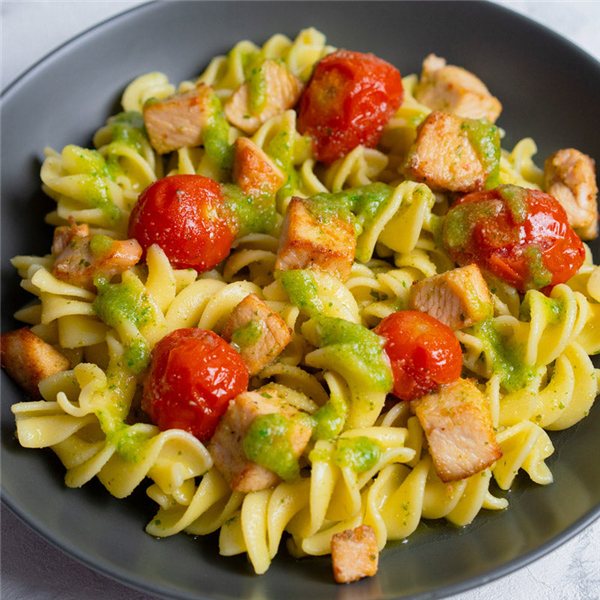Ensalada de pollo con vinagreta de pesto-detalle