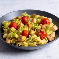 Ensalada de pollo con vinagreta de pesto