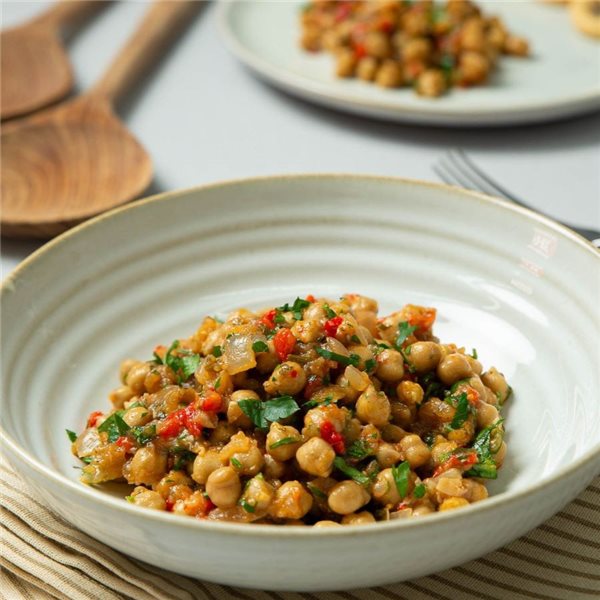 Ensalada mediterránea de garbanzos-trasera