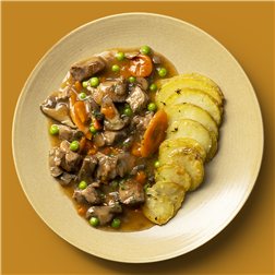 Estofado de ternera a la jardinera con patatas asadas