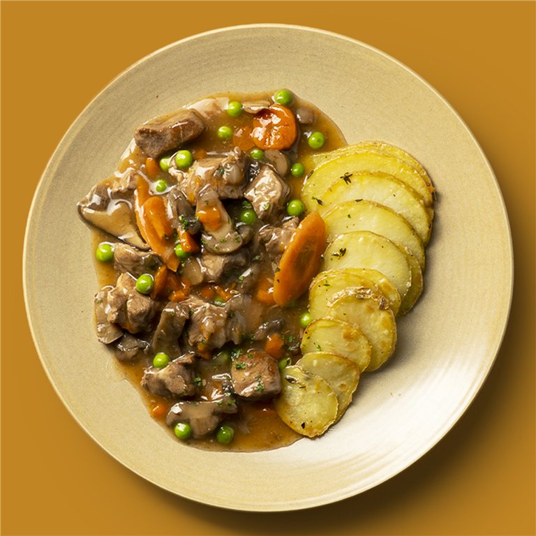 Estofado de ternera a la jardinera con patatas asadas