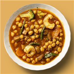 Garbanzos a la marinera con sepia, gambas y verduritas
