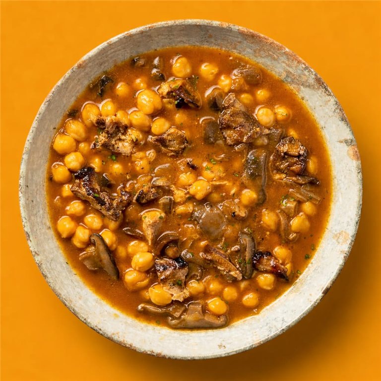 Garbanzos castellanos estofados con setas de temporada