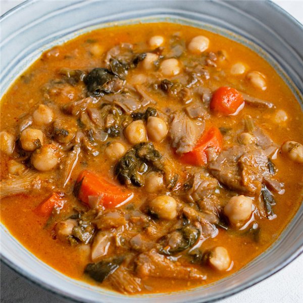 Garbanzos con setas y picada de almendra-detalle