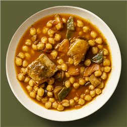 Garbanzos mar y montaña con sepia y costilla de cerdo