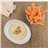 Hummus clásico con bastones de zanahoria
