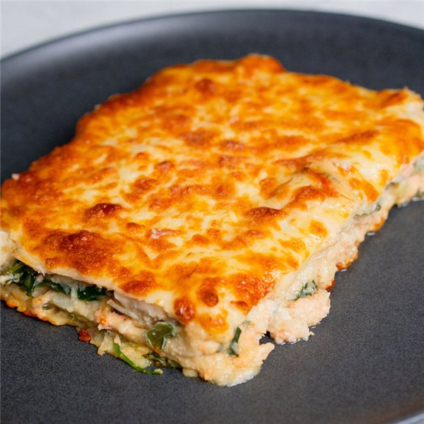 Lasaña de salmón y espinacas-detalle