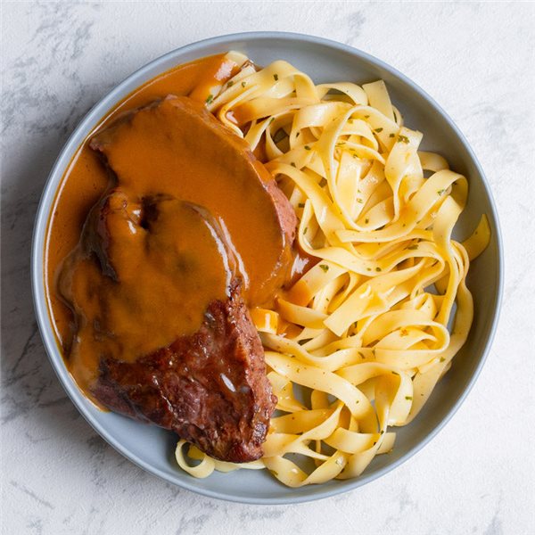 Meloso de ternera en salsa thai con tallarines-lateral