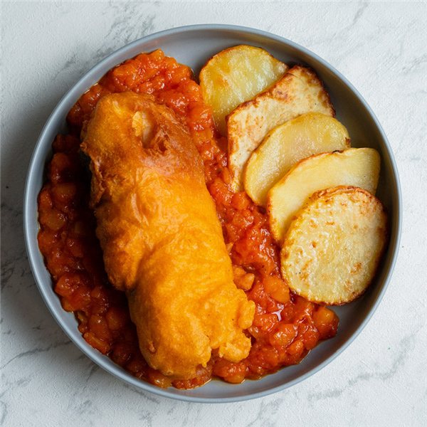 Merluza a la romana con pisto y patata-detalle