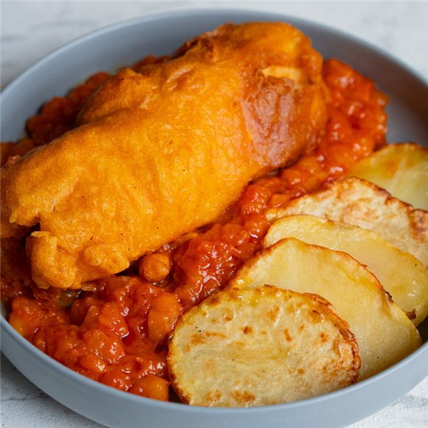 Merluza a la romana con pisto y patata-lateral