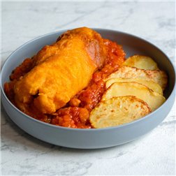 Merluza a la romana con pisto y patata