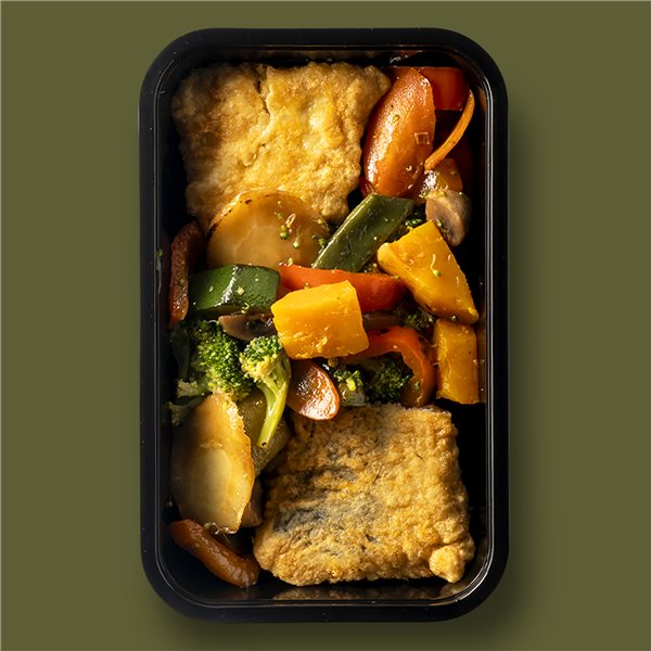Merluza a la romana con wok de verduras y champiñones-lateral