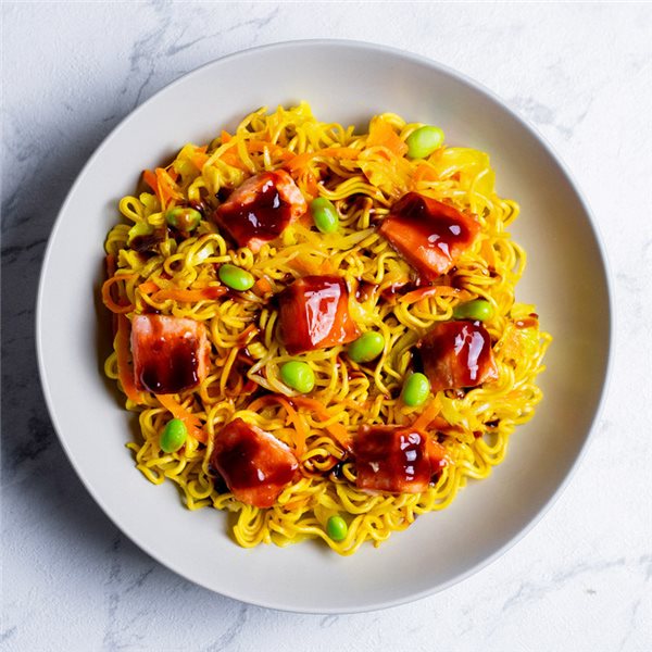 Noodles con salmón-lateral