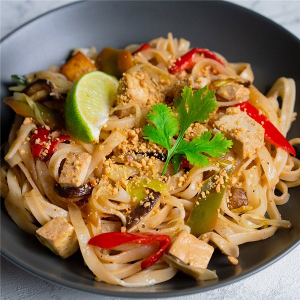 Pad thai de tofu y verduras-detalle