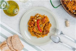 Paella de habas y alcachofas