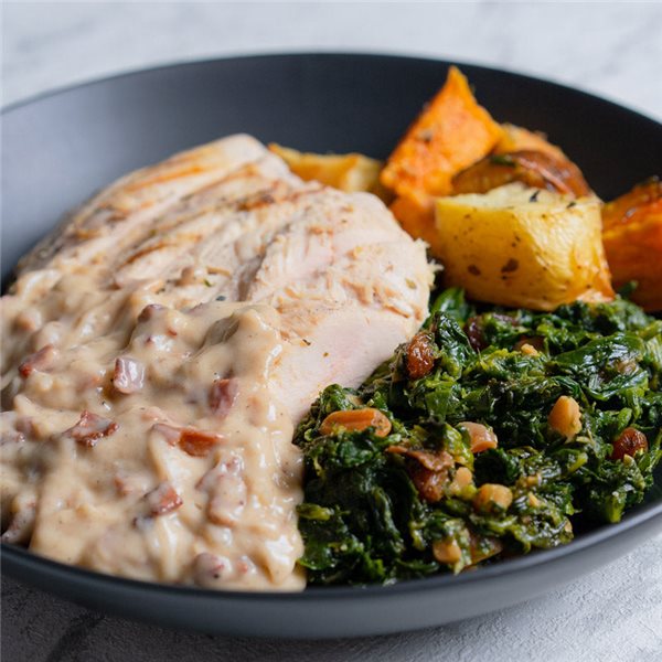 Pavo en salsa bacon-detalle