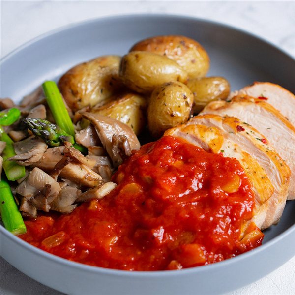 Pavo en salsa de tomate al ajillo-detalle