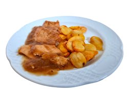 Pechuga de Pollo en Salsa con Patatas