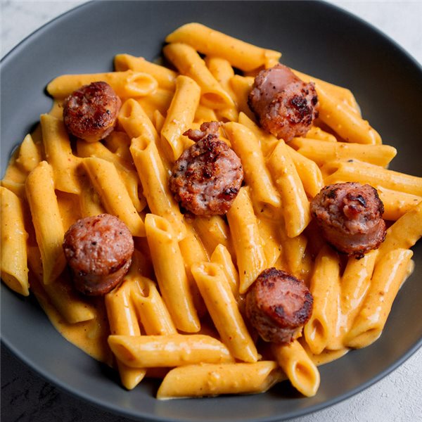 Penne rigate al romescu con longaniza catalana-detalle