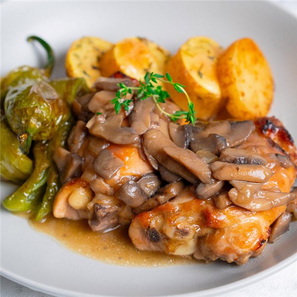 Pollo asado a la sidra con champiñones-detalle
