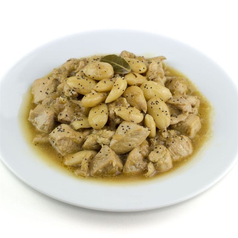 Pollo con almendras