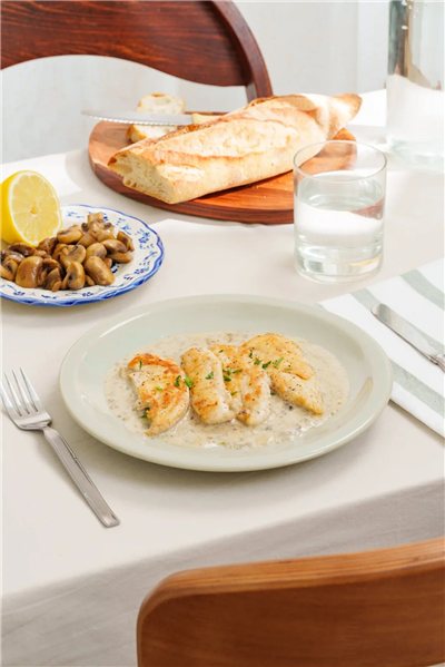 Pollo en salsa de boletus-lateral