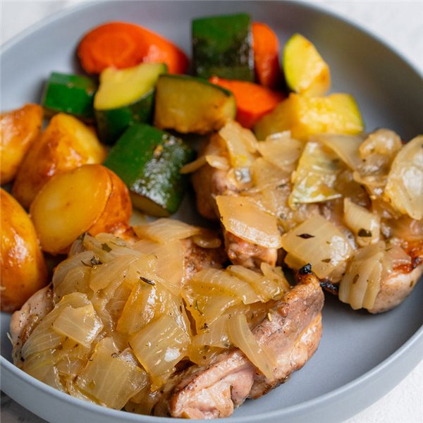 Pollo encebollado-lateral