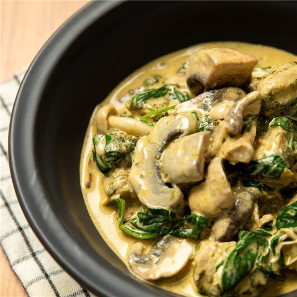 Pollo salteado con espinacas, champiñones y pesto-lateral