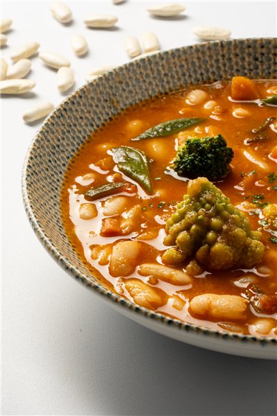 Alubias blancas con verduras ecológicas de temporada-detalle