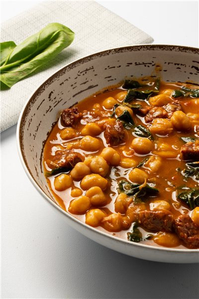 Potaje de garbanzos con espinacas y butifarra negra-detalle