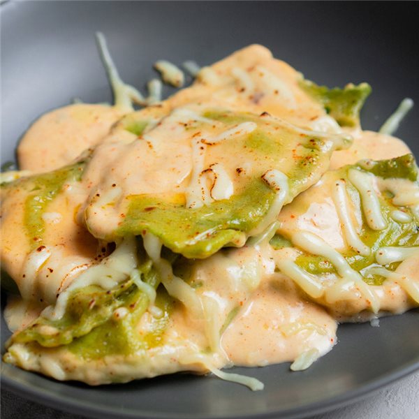 Raviolis en salsa al kimchi gratinados-detalle