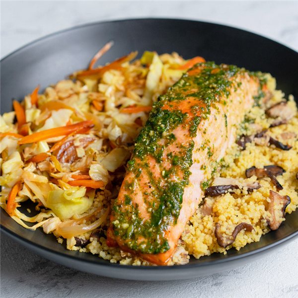 Salmón al pesto verde-detalle