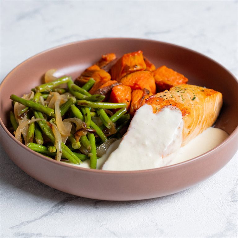 Salmón en salsa de queso de cabra