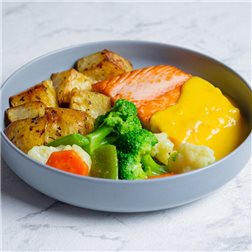 Salmón salsa cítrica con patata y menestra de verduras