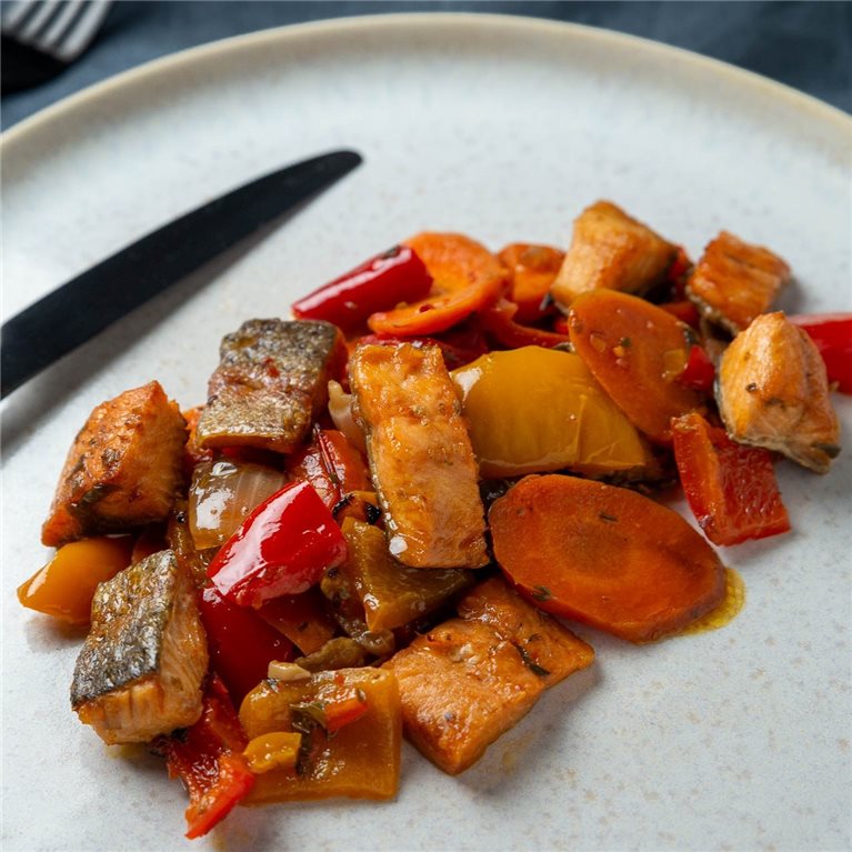 Salteado de verduras con salmón