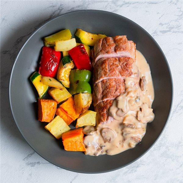 Solomillo de cerdo en salsa funghi-lateral