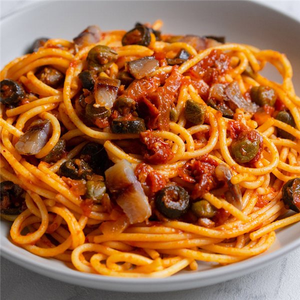 Spaghetti a la puttanesca-detalle