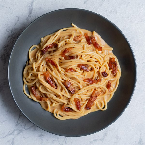 Spaghettis cacio e pepe con guanciale-lateral