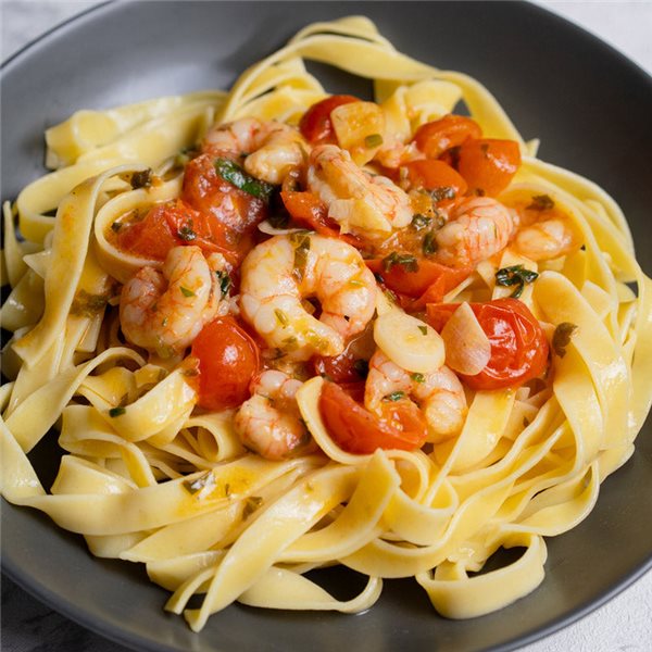 Tagliatelle con gambas a la siciliana-lateral