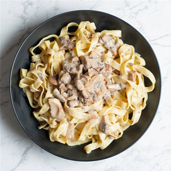 Tagliatelle con salsa al funghi trufada-lateral