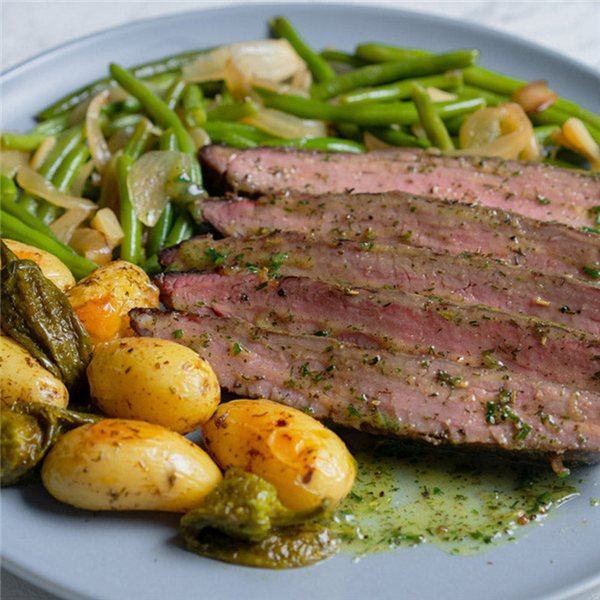 Vacío de ternera con chimichurri-lateral