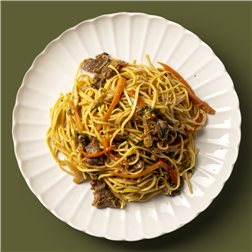 Yakisoba de verduras y abanico ibérico